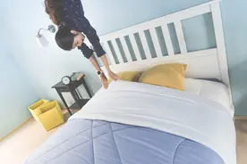 晚上睡觉喜欢翻身和一动不动，哪个更健康？ 告诉你真相图片