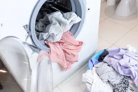 衣服洗完“沾满绒毛”？10年老保姆教你这样做，衣服洁净如新图片