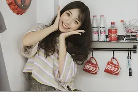 俏皮可爱的邻家大长腿美女小姐姐居家自拍写真图片
