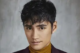 男人过了40岁，建议少留这3种发型，试试另外3种，显年轻还帅气图片