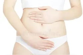 当姨妈血弄脏裤子时……图片