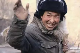 北大学霸王青松，携妻隐居深山后，花光350万积蓄，之后如何谋生图片