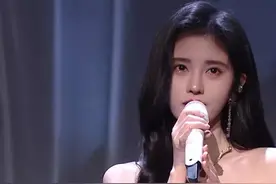 众星年货晚会：鞠婧祎半永久抢镜，张韶涵发型失败，言承旭疲倦图片