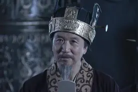 705年，张柬之率兵来到武则天寝宫，武看到后想起举荐他的狄仁杰图片