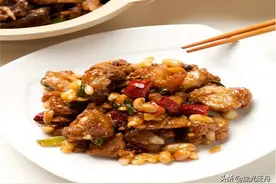 美食推荐：核桃酱烧鸡丁、茨菇烧野猪肚、葱香酸辣鱼片制作方法图片