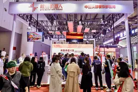 机器人复刻非遗川菜 橡鹿机器人炫技成都糖酒会图片