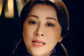 一把年纪还强装少女，满脸褶子扎双马尾，老黄瓜刷绿漆：装嫩！图片