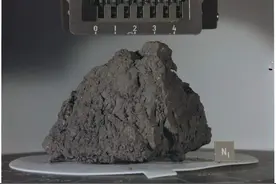 恐龙灭绝的新证据：科学家在月球样本中，发现了小行星撞击痕迹图片