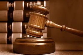 女子上岗半小时摔骨折获十万赔偿，律师解读骨折工伤赔偿标准图片