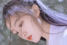 我既是白月光也是朱砂痣，是摘不到的天上月，也是碎裂的湖镜花图片