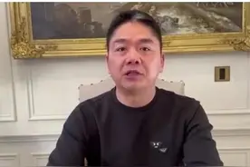 刘强东近况曝光，左右脸不对称，对着镜头谈防疫图片