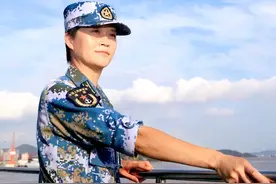 放弃华为百万年薪的韦慧晓：35岁自荐参军，已成中国首位女副舰长图片
