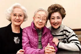 久违的“柯湘”杨春霞新照曝光，看着像60多岁，但其实已80岁高龄图片