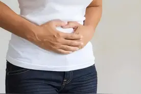上厕所时，感觉大便排不干净是咋回事？你有过这种情况吗？图片