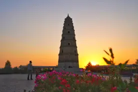 山西偏关是一个宝藏旅游城市，风景壮丽，长城和黄河在这里握手图片