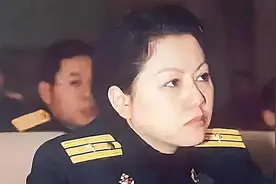 王伟牺牲22年，妻继承遗志成少校，儿子成海军军官，今已服役6年图片