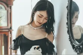 我妈自杀后，我爸再婚了我的好朋友，我笑了，是你自己要跳火坑图片
