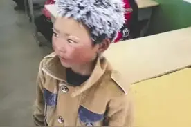 2018年，那个走4.5公里山路上学，满头冰花的男孩，后来怎么样了图片