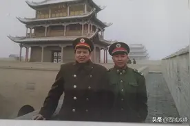那个春天中将主动要与我合影图片