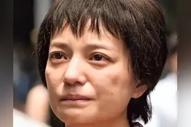 野心炸裂的赵薇退网2年后，看她现在落魄的处境，完全是自食恶果图片