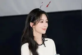 惹争议小花离婚了！杨紫；鞠婧祎；范丞丞；Baby；杨洋；王楚然等图片