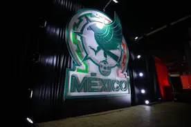 早报 | 李宁签约综合格斗运动员李景亮；巴萨与BMG银行签订赞助协议图片