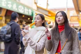 疫情结束后大量中国游客涌入日本观光&爆买，日本网友急了图片