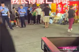 警察路边临场检查身份证，为什么每次都能在茫茫人海一眼找到我图片