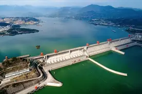 三峡大坝已经运行了20年，当初投入的2500多亿元，如今回本了吗图片