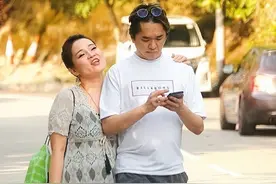邓兆尊：最穷时只有一个亿，同时交3个女友不分大小，55岁仍未婚图片