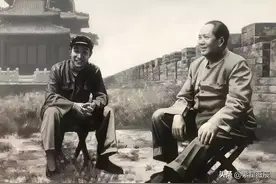 毛主席将传世名作捐献故宫，又为何三登故宫城墙而不入内？图片