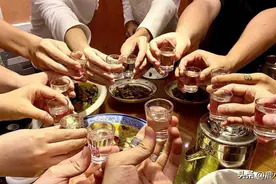 老辈人常言“酒不喝三”，说的是哪3种酒不能喝？建议你先了解图片