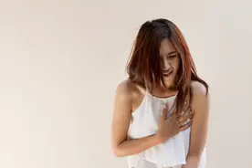 女人胸部周围长毛，有没有问题？能不能拔掉？今天一次性说清楚图片