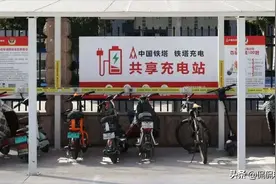 今天才知道，充电器变绿，电动车是否充满电？不拔电源伤电池吗？图片