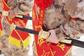 帅炸！全国首次！女兵授剑仪式来了图片
