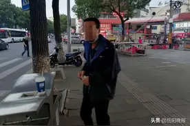 屡次流浪 屡次获助，临湘这名流浪汉最终接受免费医治图片