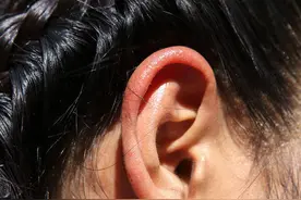 春天孩子5个症状，说明有内热，家长不要忽视，及时处理图片