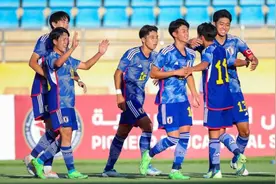 3-0！日本踢疯了，提前庆祝出线落空，中国男足2-0沙特，升至第二图片