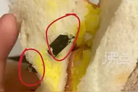 桃李面包吃出2cm刀片，赔偿竟是新品试吃？5万股民懵了…回应：已报警！图片
