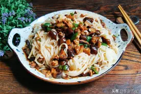 天热没食欲，教你香菇做打卤面，凉爽开胃，营养美味，吃完还想吃图片