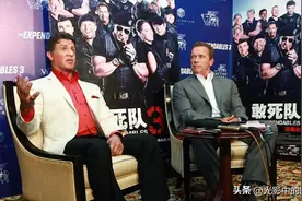都70多了，还在互相较劲？75岁施瓦辛格看史泰龙演美剧也要抢饭碗图片