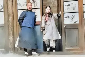 清末京城八大胡同，嫖客和风尘女子一同出镜，女子娇艳如花图片
