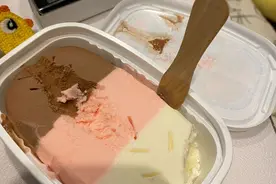 “你那么穷为什么还要生下我”的质问，揭露无数普通家庭的悲哀图片