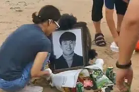 21年陕西父子在巨浪中救人，儿子不幸遇难，后遇难地政府发10万元图片