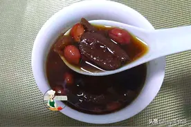 入伏后，建议女人：多吃“五红汤”，每天早上喝1碗，舒服过三伏图片