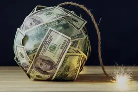 美债突破30万亿大关，一年利息超过美国军费，对中国是好还是坏？图片