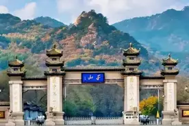 中国一座天然生成的“大佛”，山就是一座佛，能看到的都有福气图片