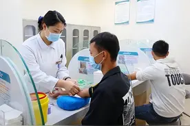 体检时，查出低密度脂蛋白偏高的人，在平时要尽量远离这4种食物图片
