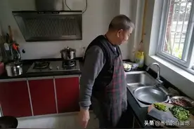 母亲离世才42天，他就领回家一个女人图片