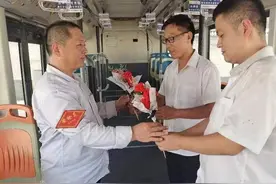 【教师节 |公交师徒“传帮带”里有传承】图片